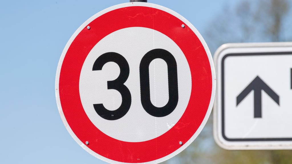 In Magdeburg stand zur Prüfung, ob auf einer Straße ein Tempolimit eingeführt werden kann.