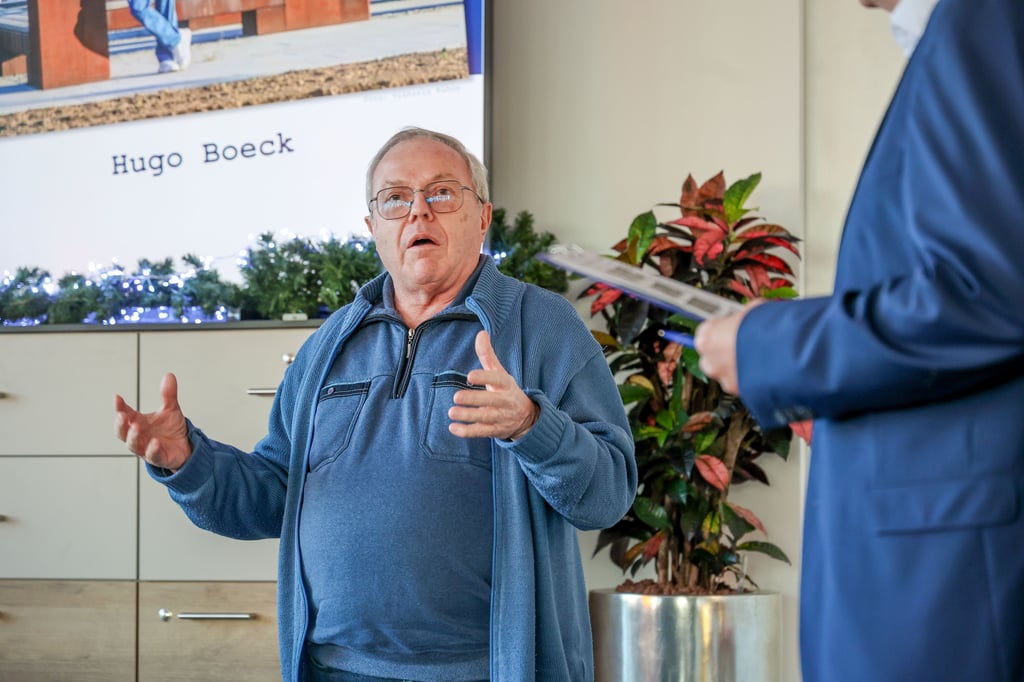 Kennenlernen und gemütliches Beisammensein der Kandidaten für den Volksstimme-Titel „Magdeburger des Jahres 2025“. Hier Hugo Boeck, der mit seinem Verein und Mitstreitern erfolgreich für ein Denkmal für das Magdeburger Recht kämpfte.
