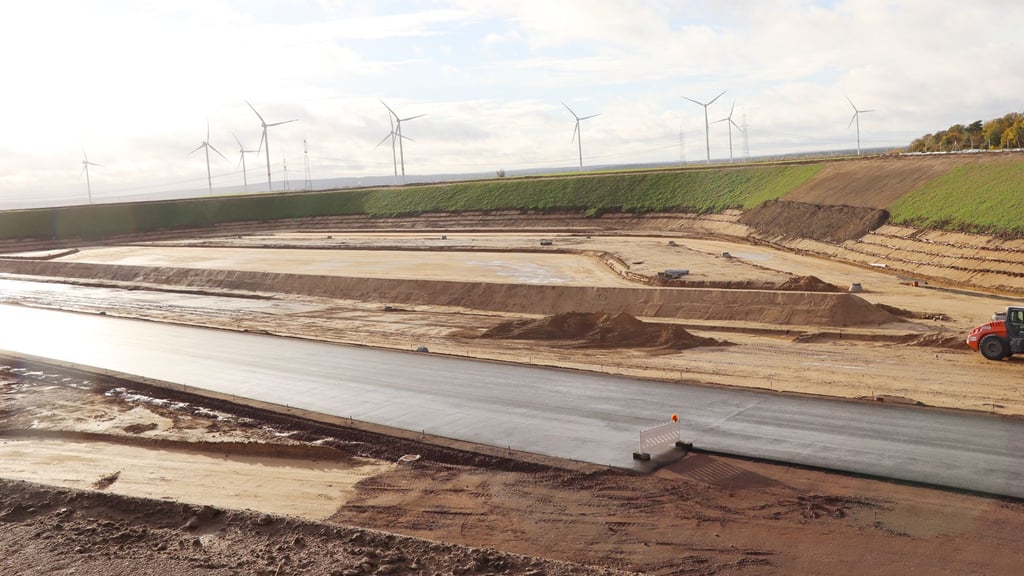 Der Bau der A14 in der Altmark geht weiter. Dennoch klagt besonders die Bauwirtschaft über die schlechte Wirtschaftslage.