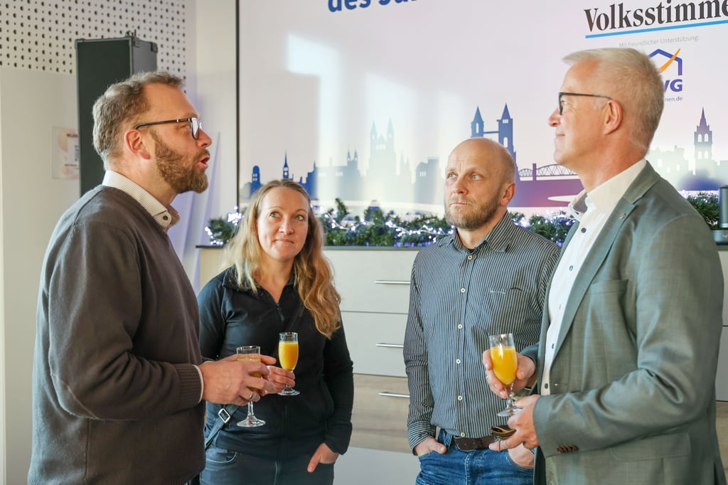MWG-Vorstand Andreas Hartung (r.) im Gespräch mit den Vertretern des Verein Wildtierretter.