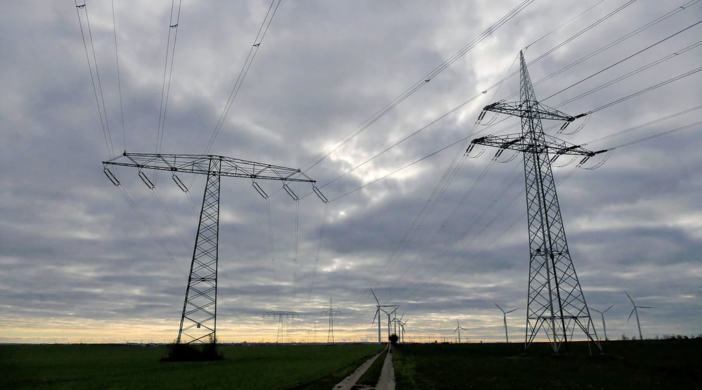 Batteriespeicher, Rechenzentren, Windparks: Die Stromleitungen müssen künftig deutlich mehr Strom transportieren können. 