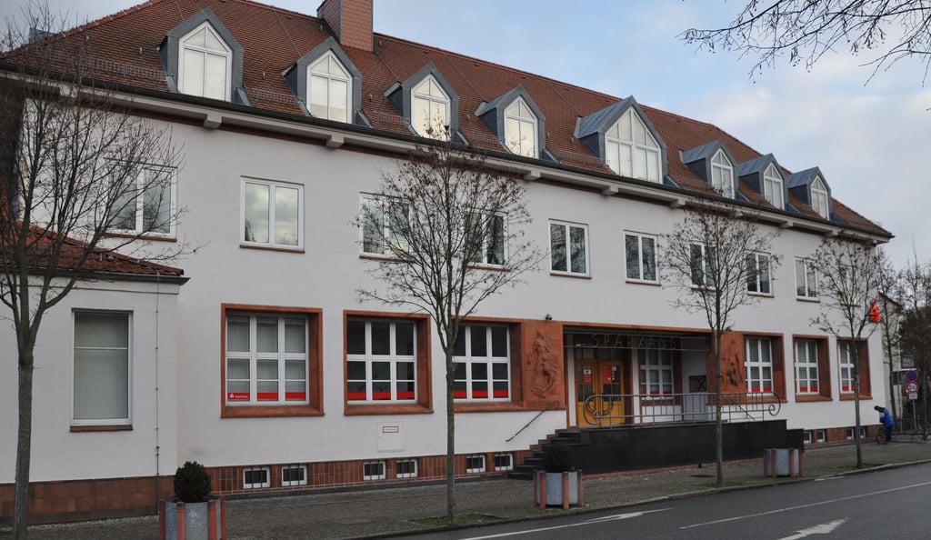 Das Sparkassengebäude Genthin hat eine bewegte Geschichte. 