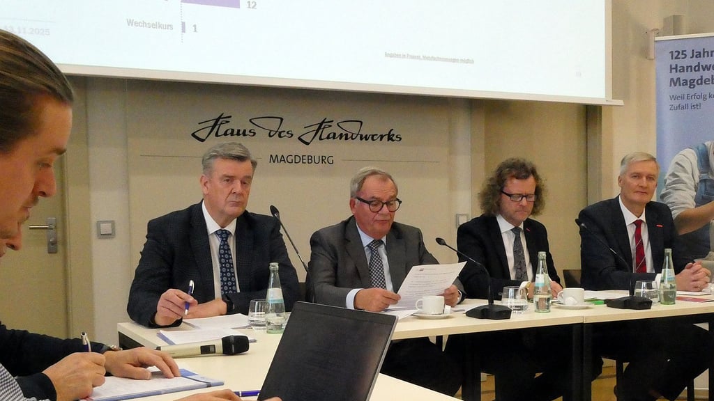 Der Bau der A14 in der Altmark geht weiter. Dennoch klagt besonders die Bauwirtschaft über die schlechte Wirtschaftslage. Auch das Gastgewerbe in der Altmark ist betroffen