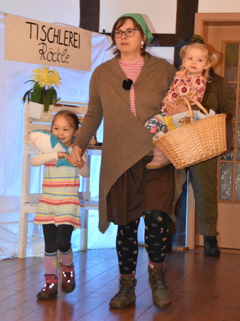 Sylvia Knispel spazierte im vergangenen Jahr mit ihren Kindern Maike und Merle durch den Märchenwald.