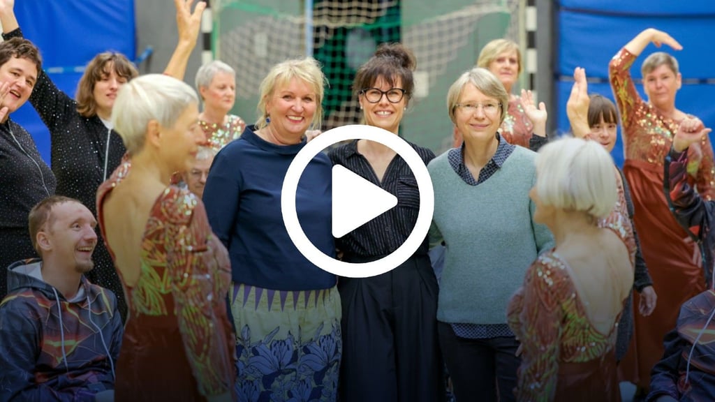 Angelika Wolters, Nicole Halfpaap und Sandra Eichler (von links) sind stellvertretend für das Organisationsteam der Inklusiven Tanzshow als Magdeburgerinnen des Jahres 2025 nominiert.