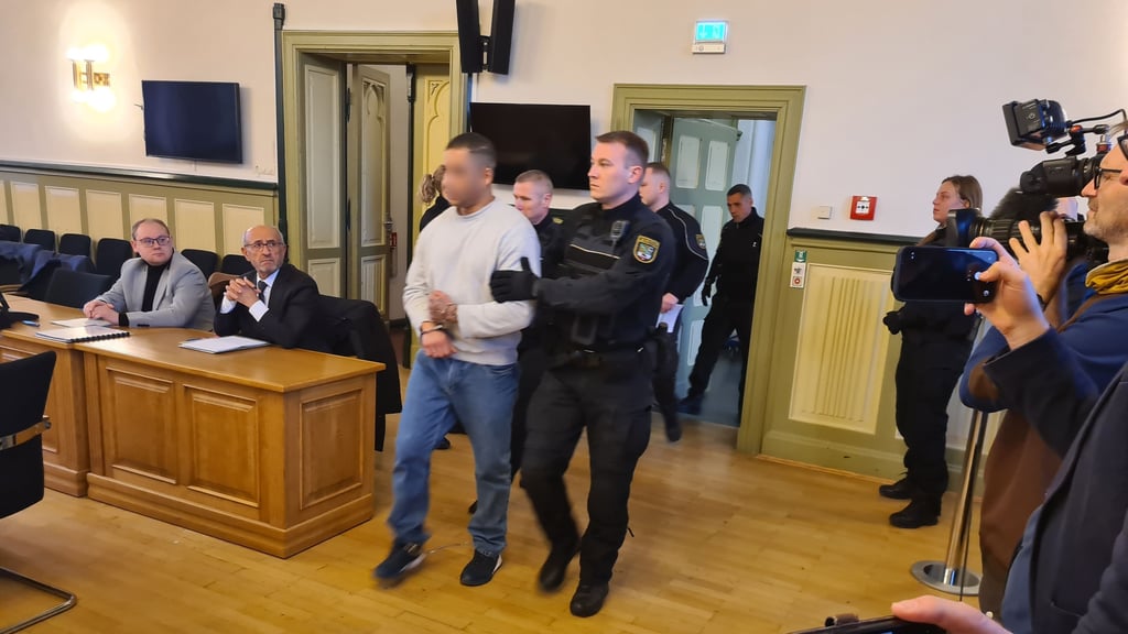 Tod in der Gefängnis-Liebeszelle: In Stendal begann der Prozess gegen den Mann, der seine Frau im Gefängnis in Burg erwürgt haben soll.&nbsp;&nbsp;