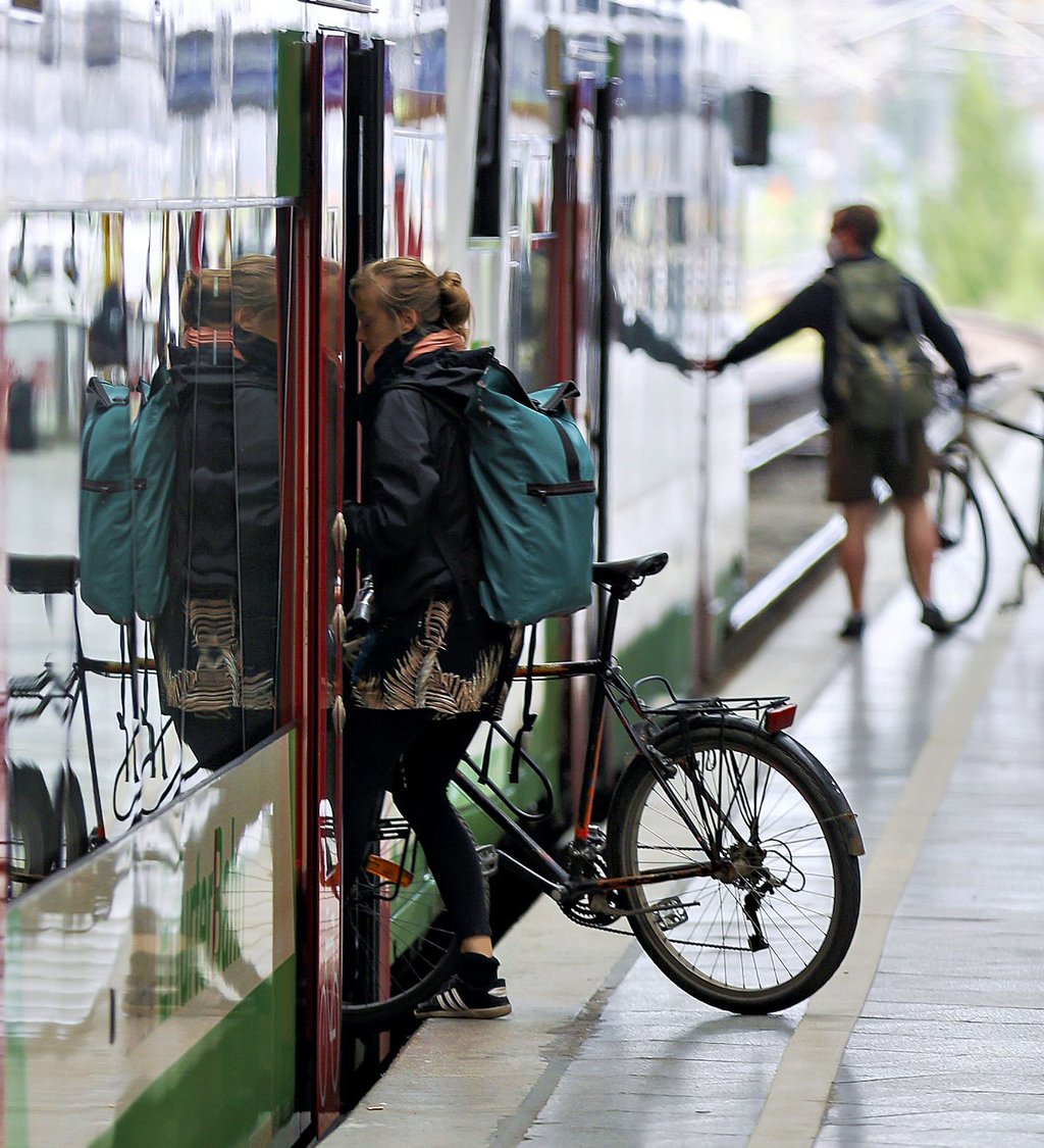 Das Glück, sein Rad in den Zug zu bekommen, hat nicht jeder Fahrgast in den Zügen des RE 13 und 14 rund um Dessau. Doch Zahlen gibt es dazu nicht.