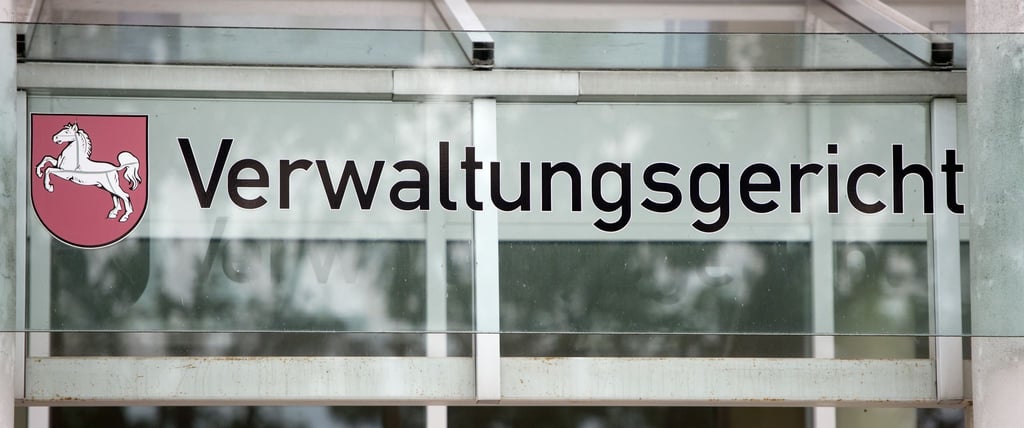 Ein Verwaltungsgericht soll entscheiden, ob die Kündigung rechtens ist. (Symbolbild)