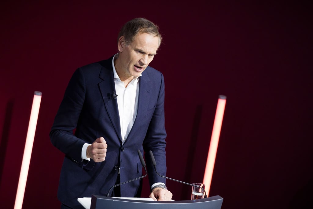 Der Vorstandsvorsitzende der Volkswagen AG und Porsche AG, Oliver Blume, sprach zur Belegschaft in Wolfsburg. (Archivbild)