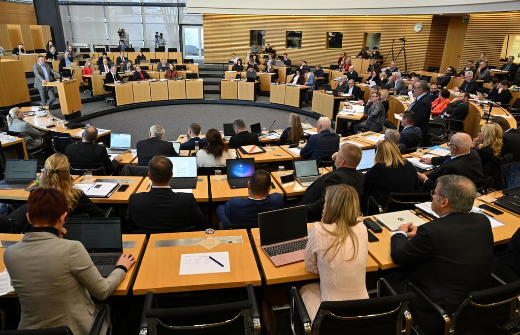 Die Abgeordneten im Thüringer Landtag diskutierten in einer Aktuellen Stunde auch über das Thema häusliche Gewalt.