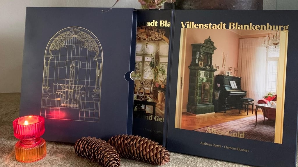 Das neue Villenbuch über Blankenburg ist da. Einen edlen Schuber gibt es jetzt sogar gratis dazu.