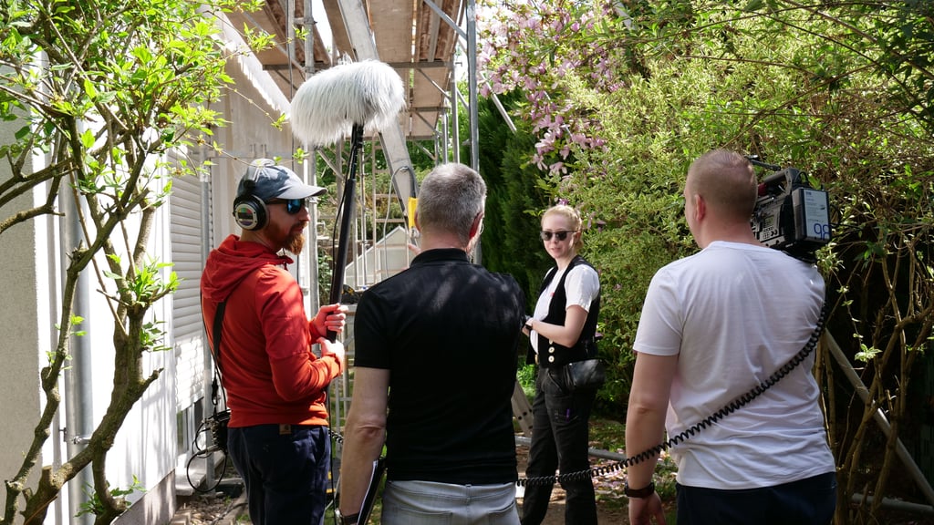 Dreharbeiten mit Dinah: Von Kindheitsträumen zur Realität: Dinah hat ihren Platz auf den Dächern gefunden – und zeigt, dass Selbstvertrauen und Mut der Schlüssel zum Erfolg sind.