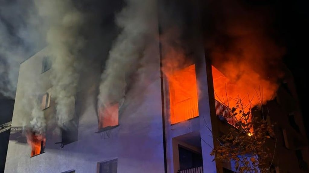 Die Feuerwehr war in der Südstadt in Halle bei dem Feuer im Großeinsatz.