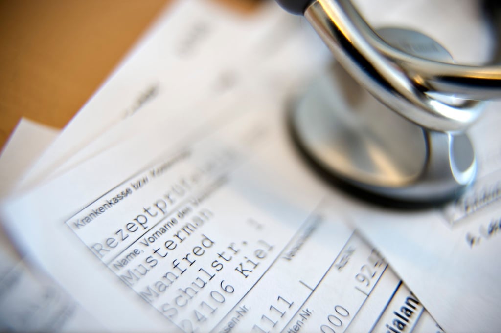 Im Notfall können Praxen auf Papierrezepte ausweichen. (Symbolbild)