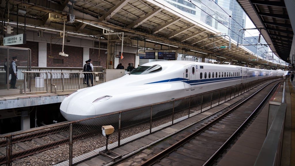 Japans Hochgeschwindigkeitszug Shinkansen ist berühmt für seine Pünktlichkeit. (Archivbild)