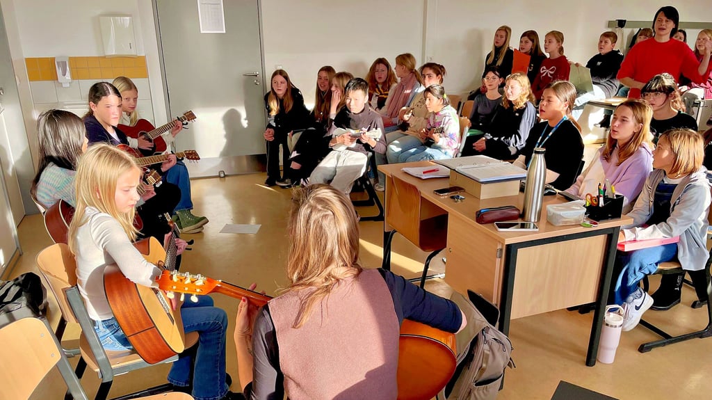 Vorletzte Probe zu den diesjährigen Weihnachtskonzerten der Chöre des Hermann-Gymnasiums – alle Jahre wieder ein großes Ereignis. 