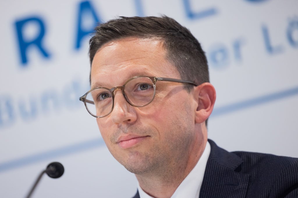 Während in Wolfsburg über seine mögliche Kandidatur gesprochen wird, betont Falko Mohrs in Hannover seinen Fokus auf das Ministeramt. (Archivbild)