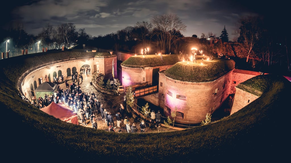 In einer historischen Festungsanlage in Magdeburg wird am Wochenende ein Adventsmarkt eröffnet.