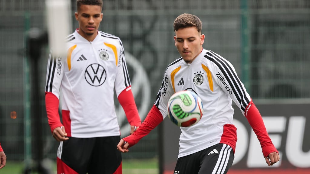 El Mala fühlt sich wohl im Kreise der Nationalmannschaft.