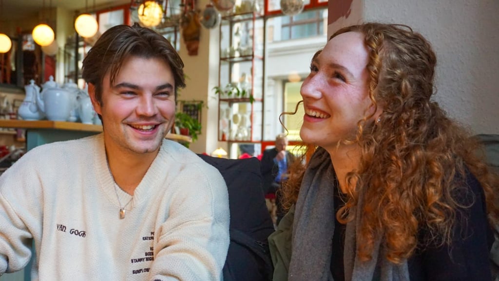 Linus Bruhn trifft Greta Heimann: Die beiden Hallenser Kandidaten in dieser Staffel von "The Voice of Germany" auf Sat1 tauschen Erfahrungen aus - und auch Seitenhiebe.