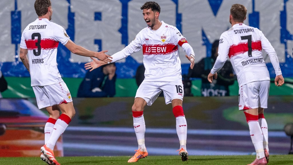 Der VfB feiert die 1:0-Führung in Bochum.