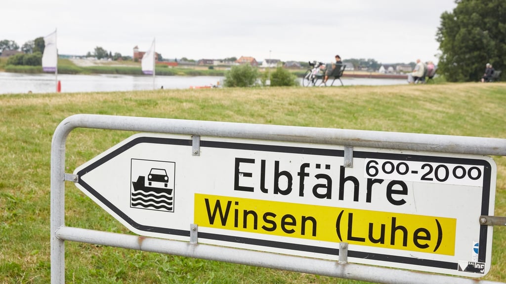 Ein 89-Jähriger ist mit seinem Auto in die Elbe gefahren. (Symbolbild)