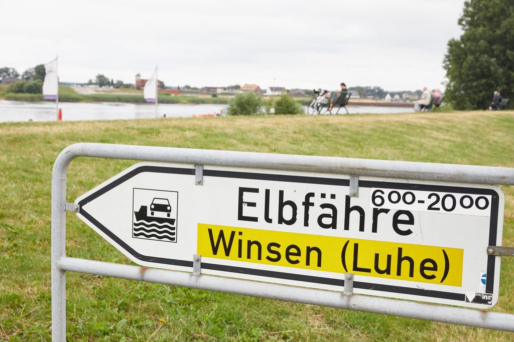 Ein 89-Jähriger ist mit seinem Auto in die Elbe gefahren. (Symbolbild)