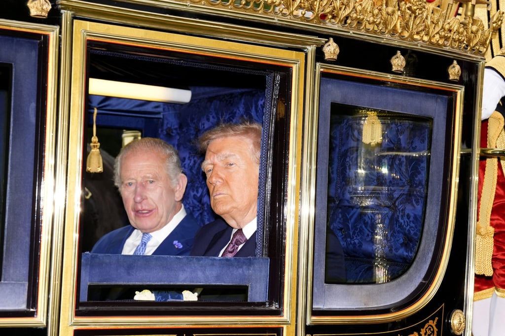 Beim Staatsbesuch von Bundespräsident Steinmeier dürften die Gesichter bei der gemeinsamen Kutschfahrt mit König Charles fröhlicher sein als im September beim Besuch von US-Präsident Trump. (Archivbild)