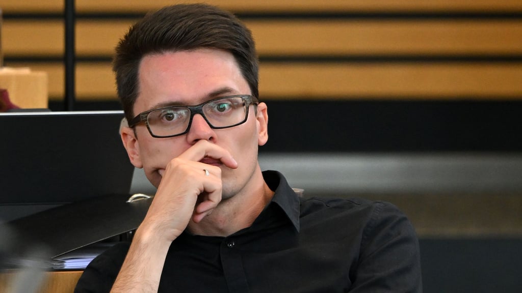 Thüringens Linke-Fraktionschef Christian Schaft kritisiert den geplanten Doppelhaushalt der Brombeer-Koalition. Nach etlichen Verhandlungen will seine Fraktion trotzdem den Weg für den Etat freimachen. (Archivbild)