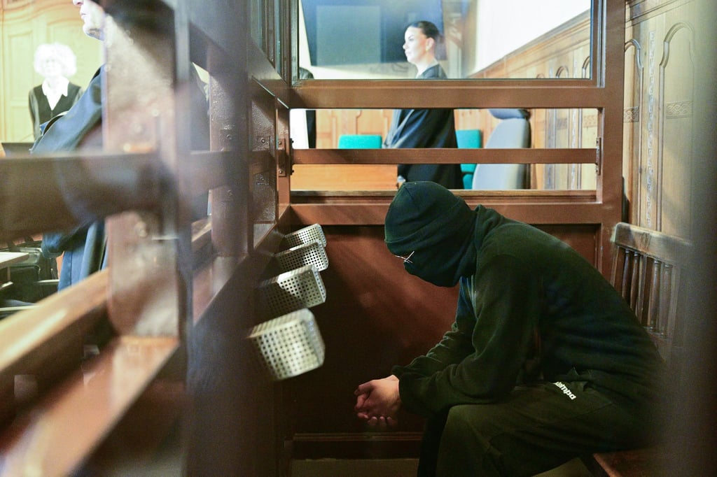 Der 19-Jährige ist unter anderem wegen versuchten Mordes angeklagt. (Archivbild)