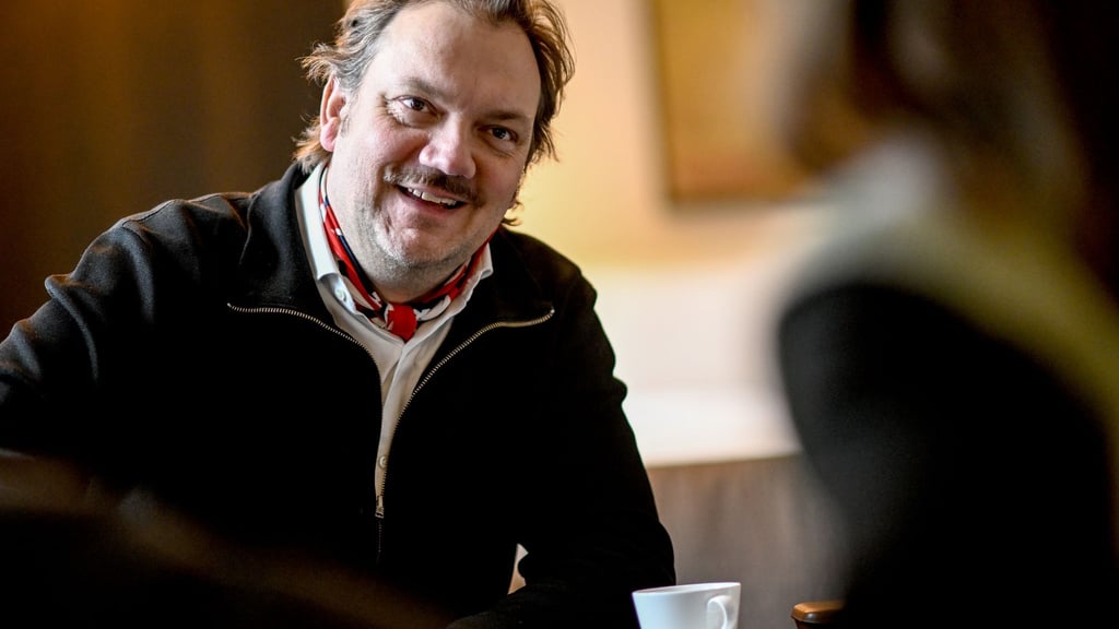 Charly Hübner ist in dem neuen Film „Der Held vom Bahnhof Friedrichstraße“ von Wolfgang Becker zu sehen.