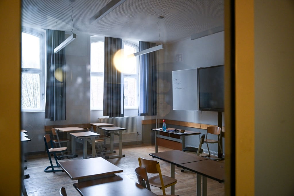 Aus Protest gegen die Wehrdienst-Pläne der schwarz-roten Koalition in Berlin wollen junge Menschen an diesem Freitag nicht in die Schule gehen, sondern auf den Straßen demonstrieren. (Symbolbild)