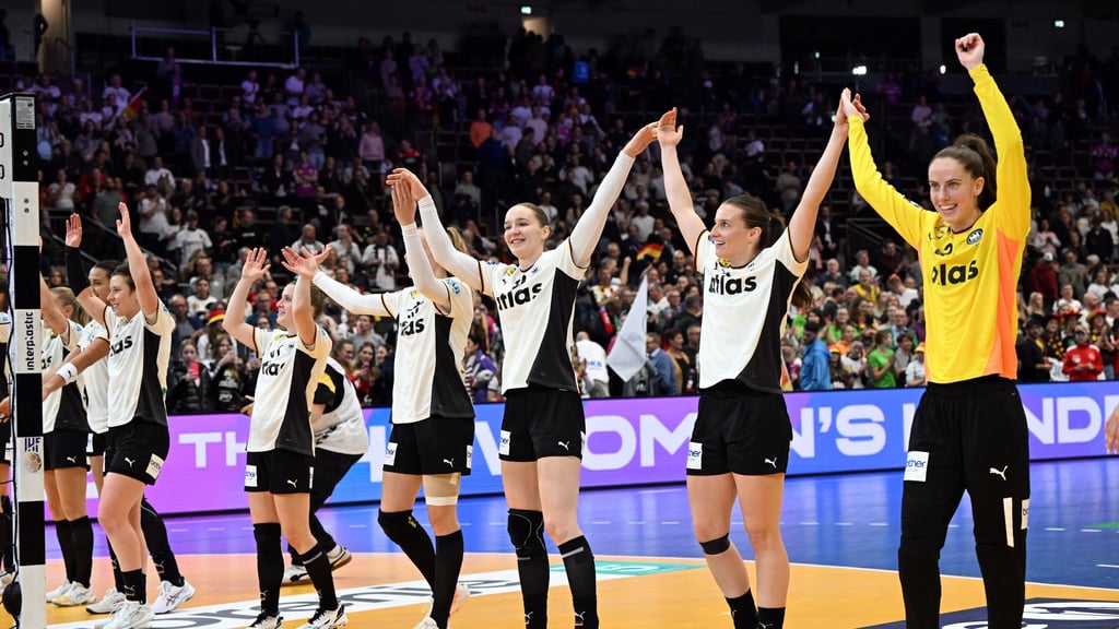 Die Handballerinnen haben bei der Heim-WM einen Erfolgslauf.