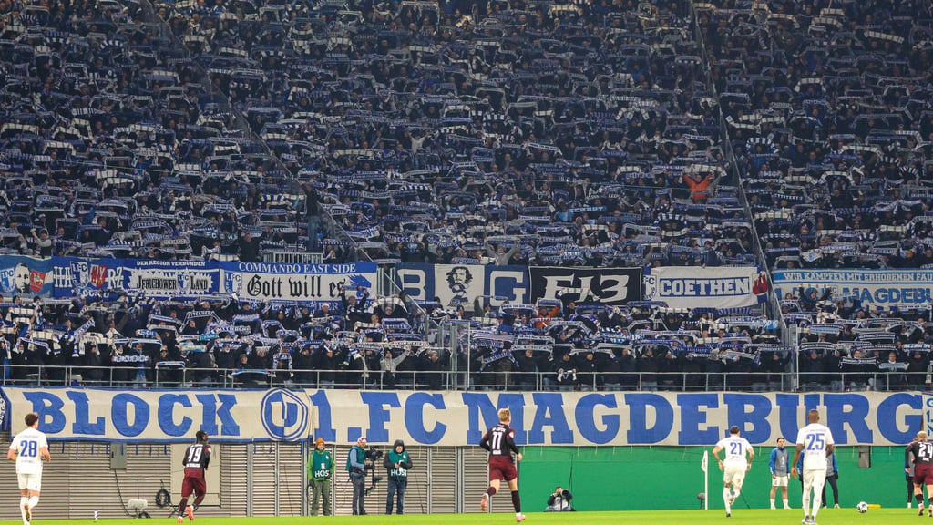 Der Auswärtsblock des FCM im Pokalspiel bei RB Leipzig.