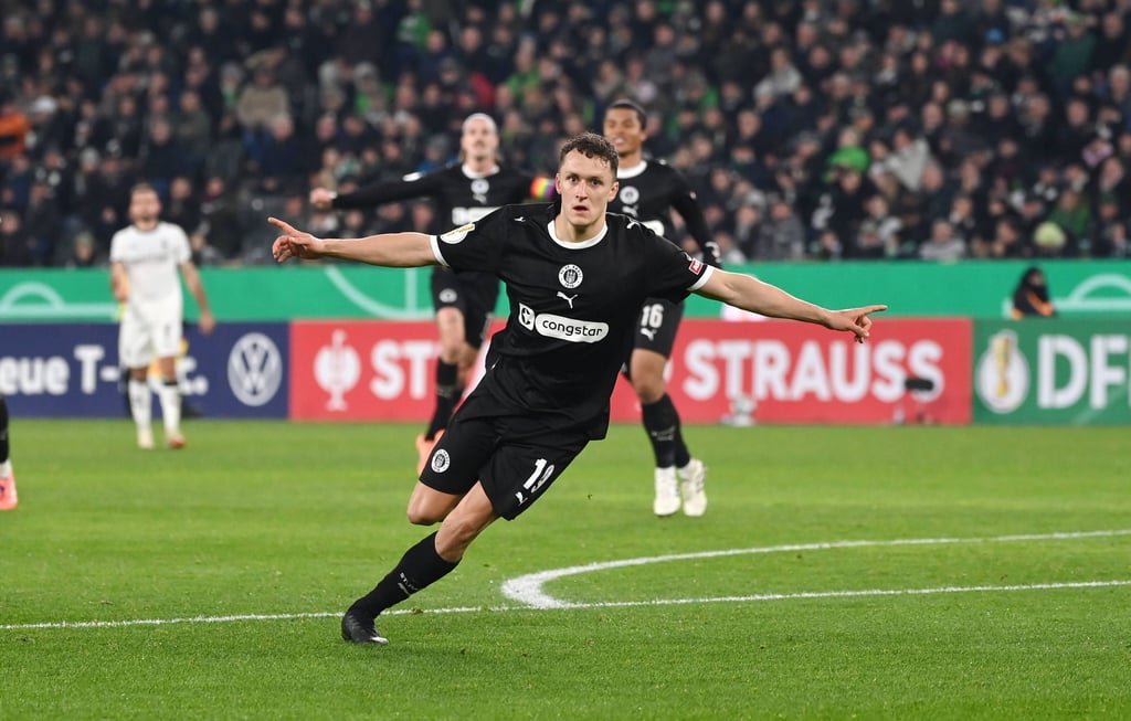 So bejubelt Martijn Kaars sein erstes Tor für den FC St. Pauli.