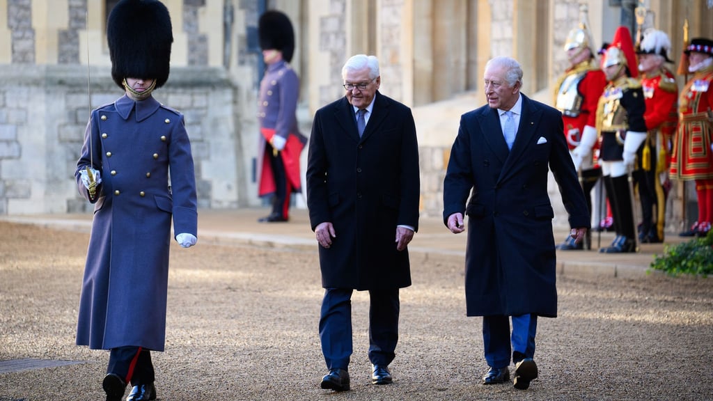 Bei seinem Staatsbesuch in Großbritannien hat Steinmeier auch einen Nussknacker aus dem Erzgebirge im Gepäck.
