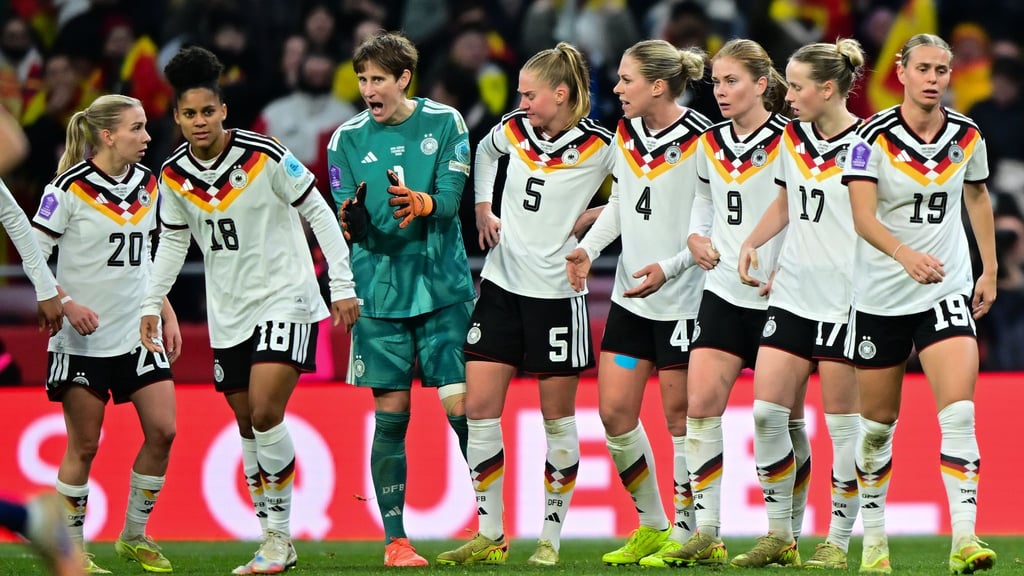 Nationaltorhüterin Ann-Katrin Berger kassierte am Dienstagabend drei Gegentore.