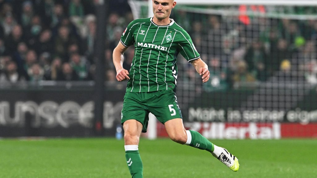 Amos Pieper will mit Werder Bremen den Derby-Sieg. (Archivfoto)