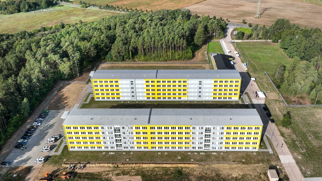 Die Erstaufnahmeeinrichtung wurde im vergangenen Jahr zunächst teilweise in Betrieb genommen. (Archivbild)