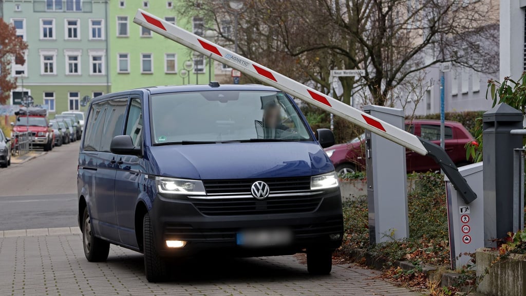 Nach einem rund einstündigen Haftprüfungstermin teilte die Staatsanwaltschaft mit, dass der Haftbefehl bestätigt wurde.