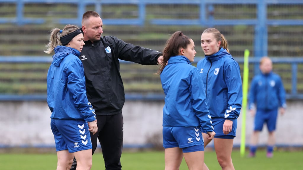 Nico Koch kann seine Mädels auf ein Spiel vorbereiten, Fehler während der 90 Minuten kann er allerdings nicht verhindern.