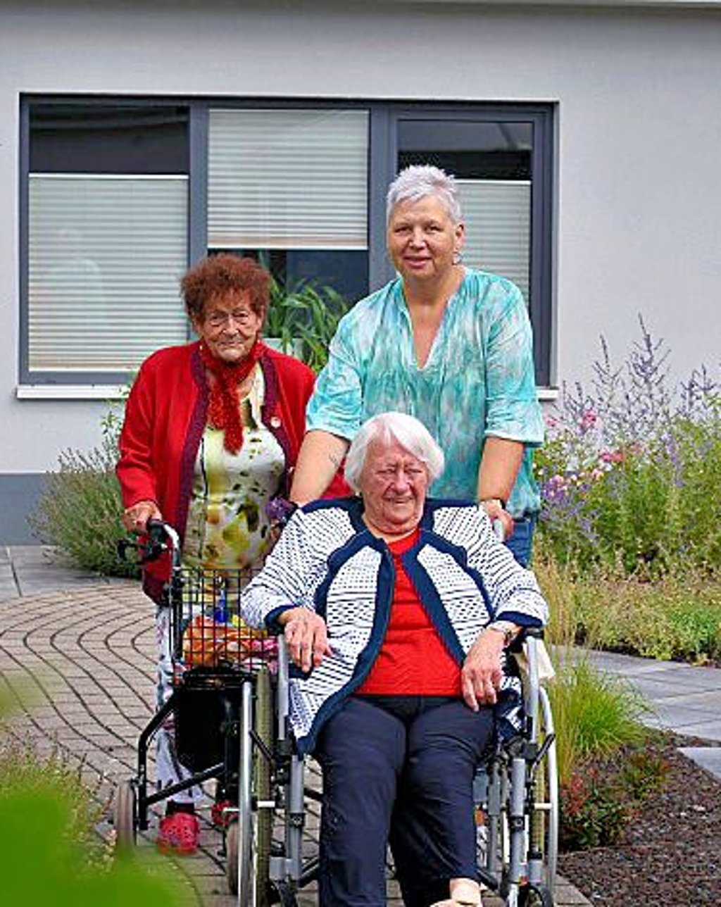 Annett Rabe (re. hinten) hatte bereits im Sommer über ihre Pläne für das Heim  gesprochen.