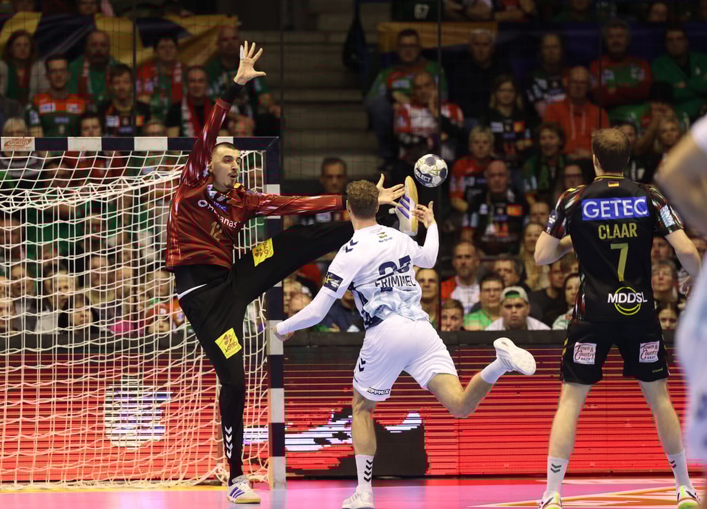 Matej Mandic legte im SCM-Tor elf Paraden hin und traf gegen Szeged auch noch selbst.