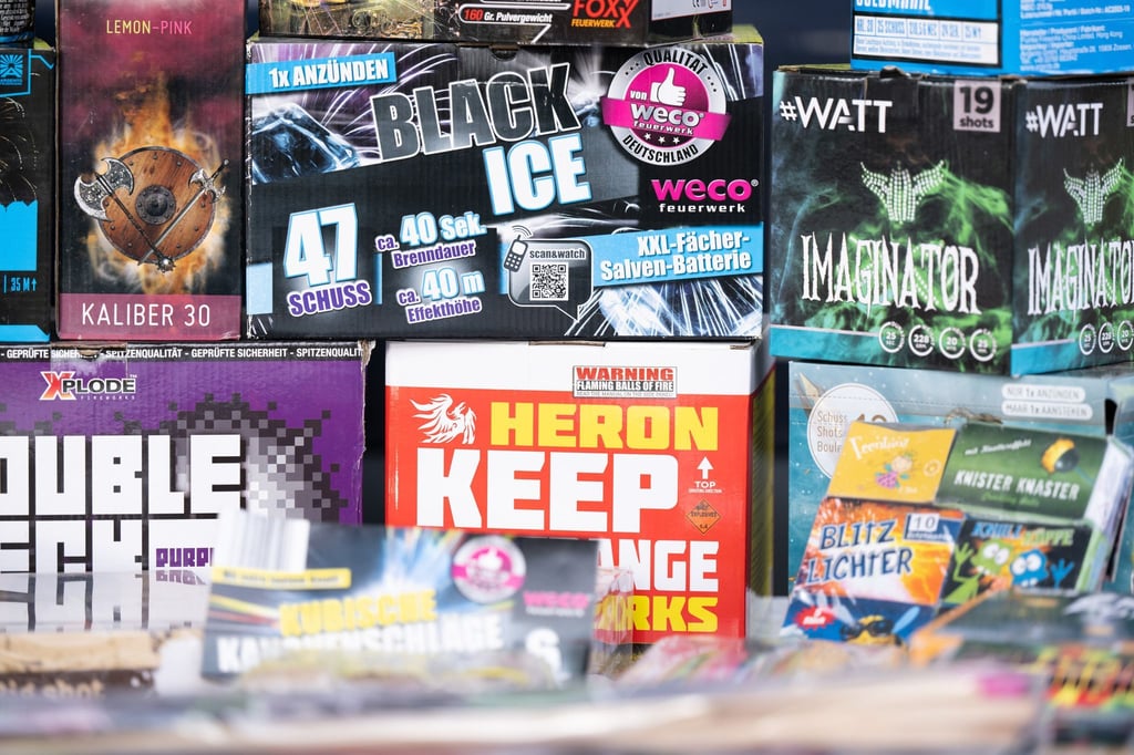 Sachsens Landtag hat kontrovers über ein Verbot privater Feuerwerke zu Silvester debattiert. (Symbolbild)