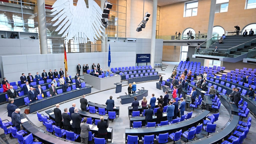 Im Plenum des Bundestags entscheidet sich der Rentenstreit - und vielleicht auch die Zukunft der Koalition. (Archivbild)