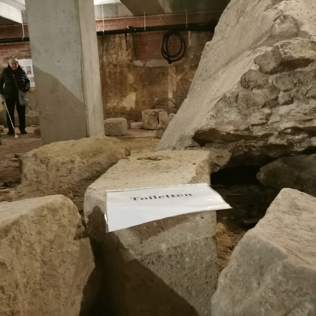 Mit dem Umbau zur Gaststätte bekam der Rathauskeller in Halberstadt auch Toiletten  und die waren hier.