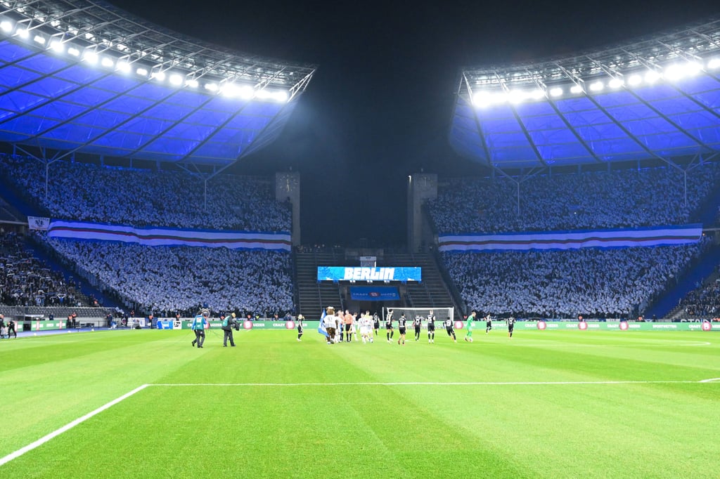 Im Februar 2024 zeigten die mitgereisten FCM-Fans im Berliner Olympiastadion eine Choreografie über mehrere Blöcke hinweg.