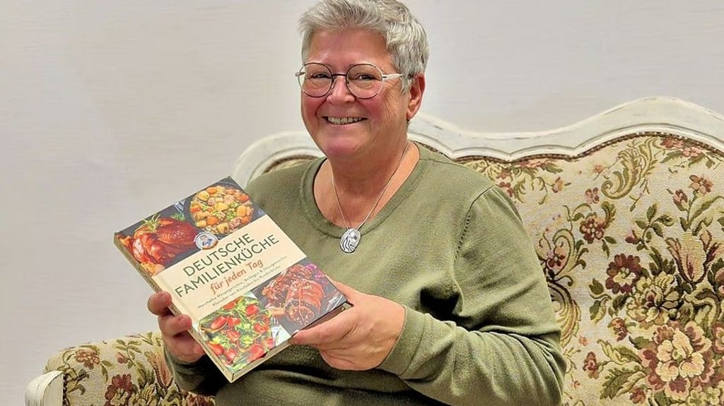 Stendalerin Dorothee Oesemann vom Youtube-Kanal „Kochen mit Muddi“ hat ihr erstes Kochbuch veröffentlicht.