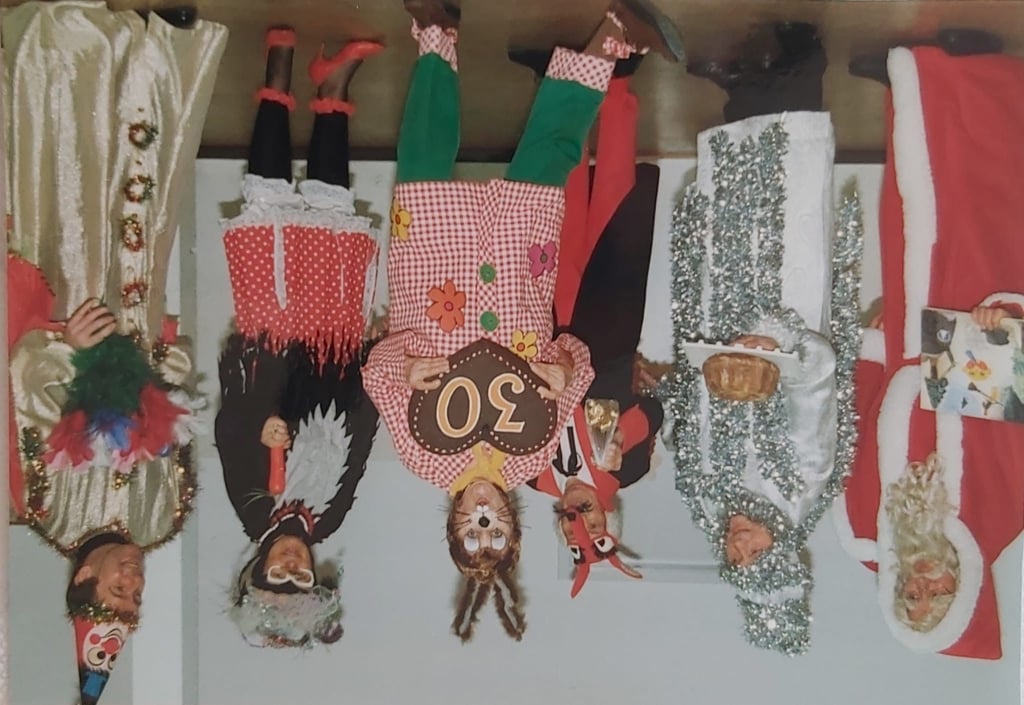 Greti Emmer-Mosch als Hase „Hoppel Poppel“: 1991 stand die gefeierte Tänzerin und Tanzpädagogin das letzte Mal in einer großen Produktion der von ihr gegründeten Revue auf der Bühne. Im Jahr 2000 ging es in kleinerer Besetzung endgültig auf Abschiedstour - nach 30 Jahren „Hoppel Poppel“-Revue. 