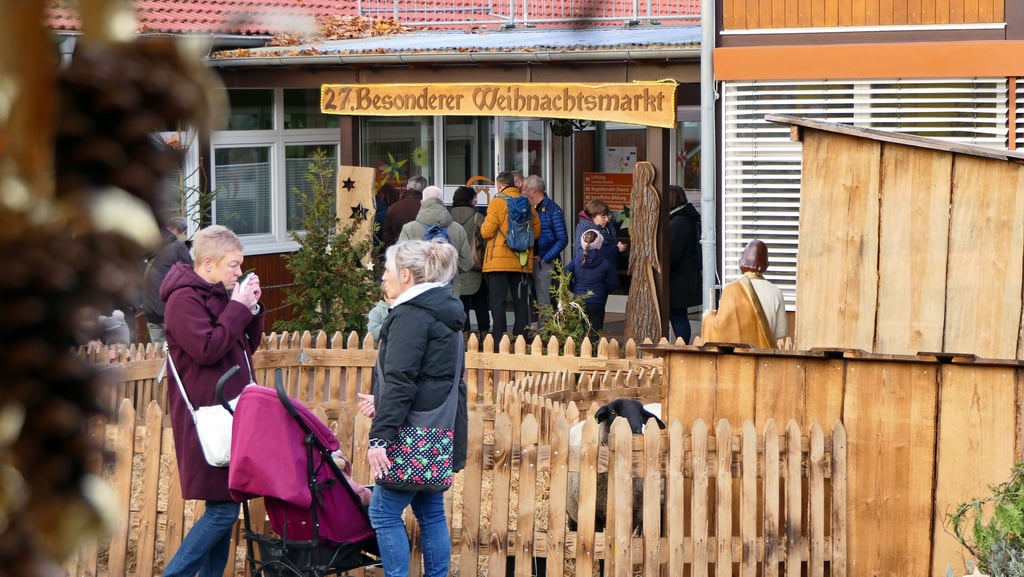 Einstimmung auf die Weihnachtszeit auf dem Werkstattgelände der Matthias-Claudius-Haus-Stiftung in Oschersleben.